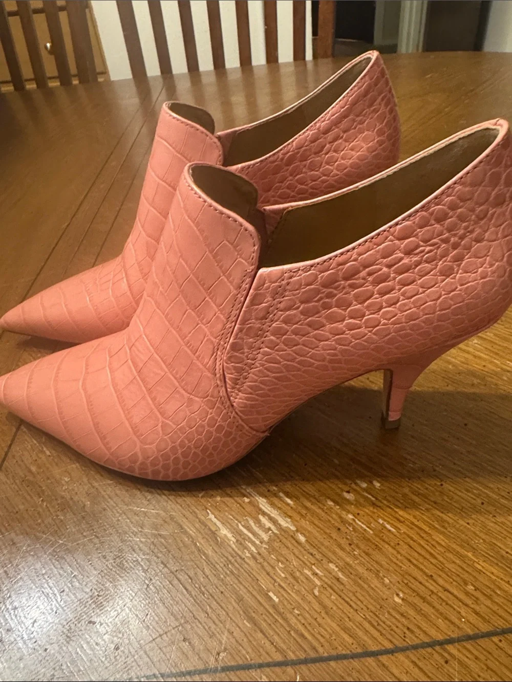 Tory Burch Georgina Croc Embossed Pink Leather Ankle Bootie Size 9 EUC